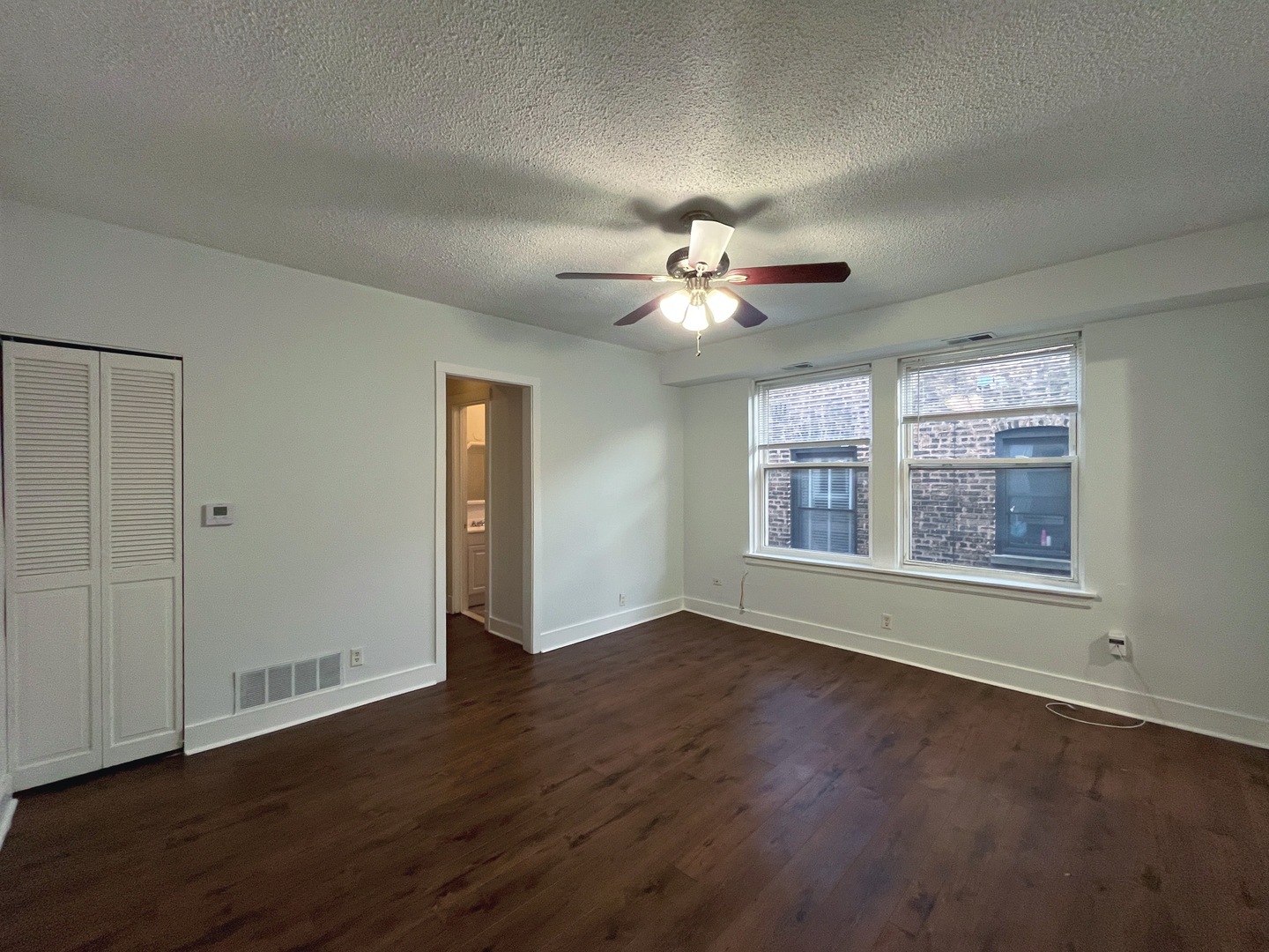 3727 North Pine Grove Avenue, Unit 403 Chicago, IL 60613 - Photo 3 of 8