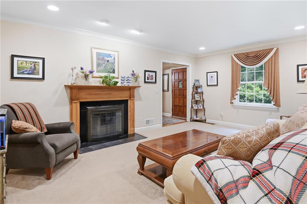 401 Robertson Road Hermitage, PA 16148 - Photo 5 of 47