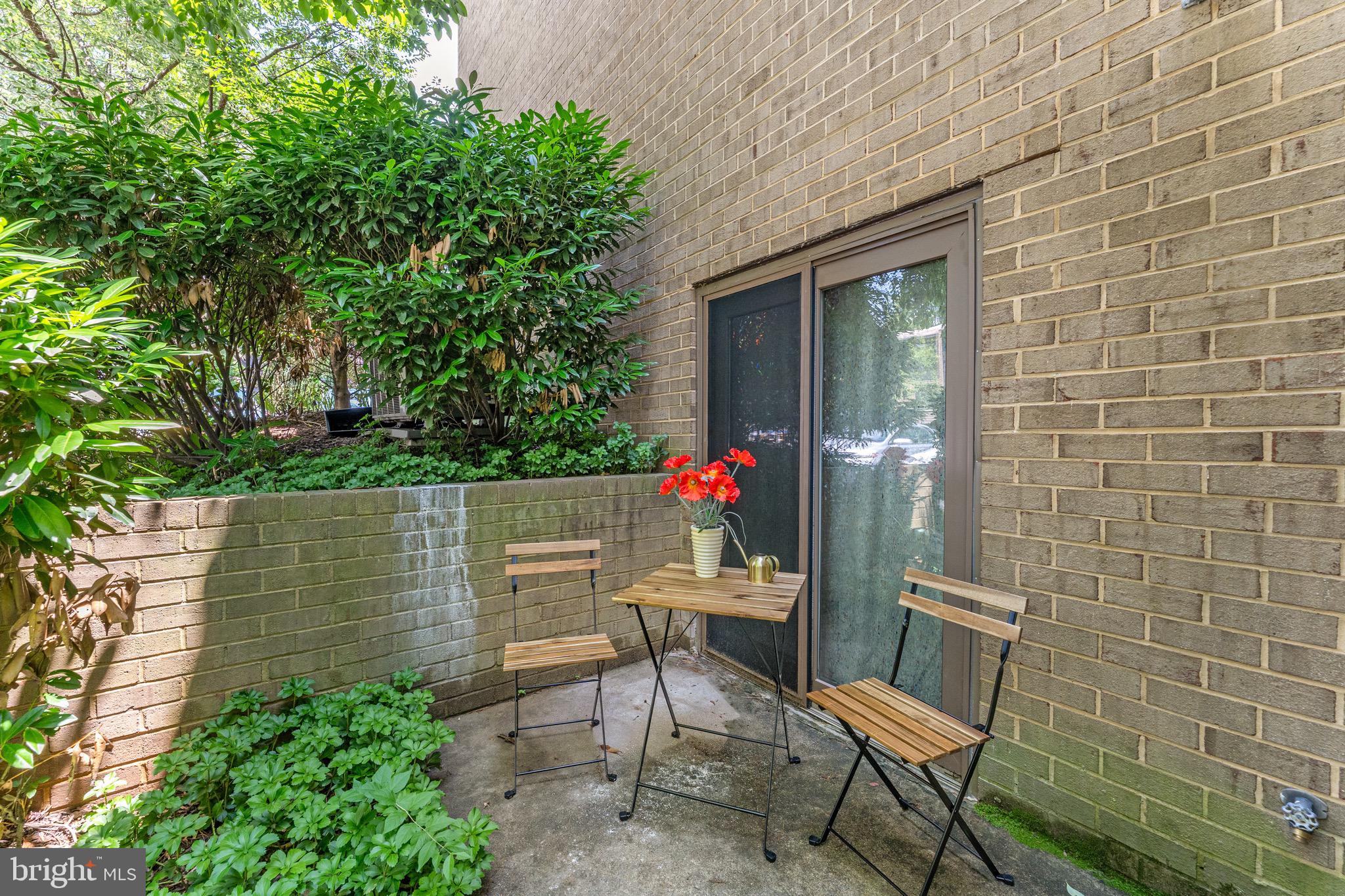 11617 Windbluff Court, Unit 9B Reston, VA 20191 - Photo 3 of 46 Patio off kitchen