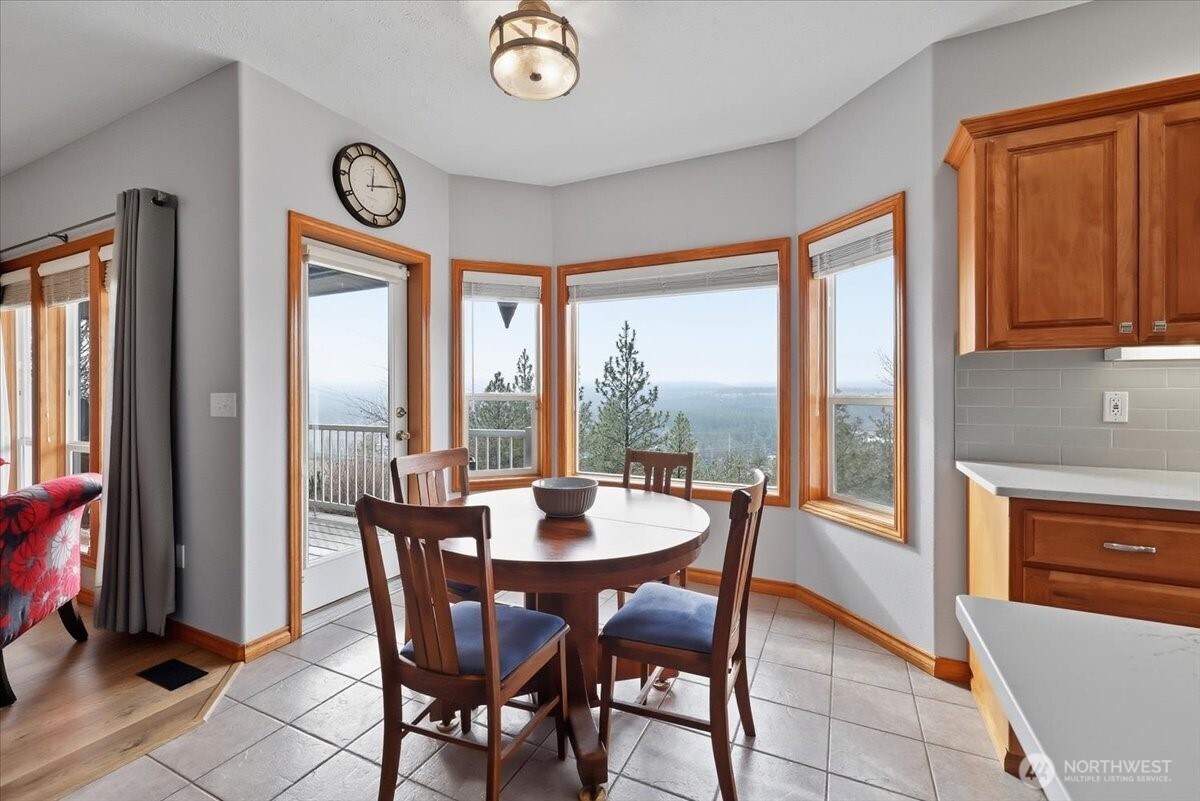 10935 North Acoma Drive Spokane, WA 99208 - Photo 9 of 40