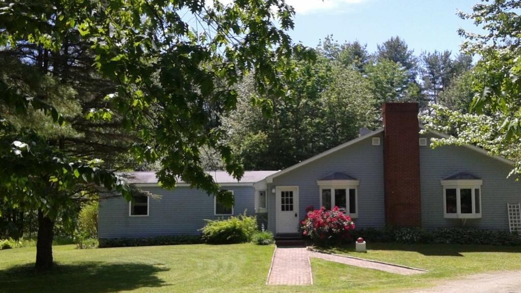 512 Meadow Road Topsham, ME 04086 - Photo 1 of 47 Trell