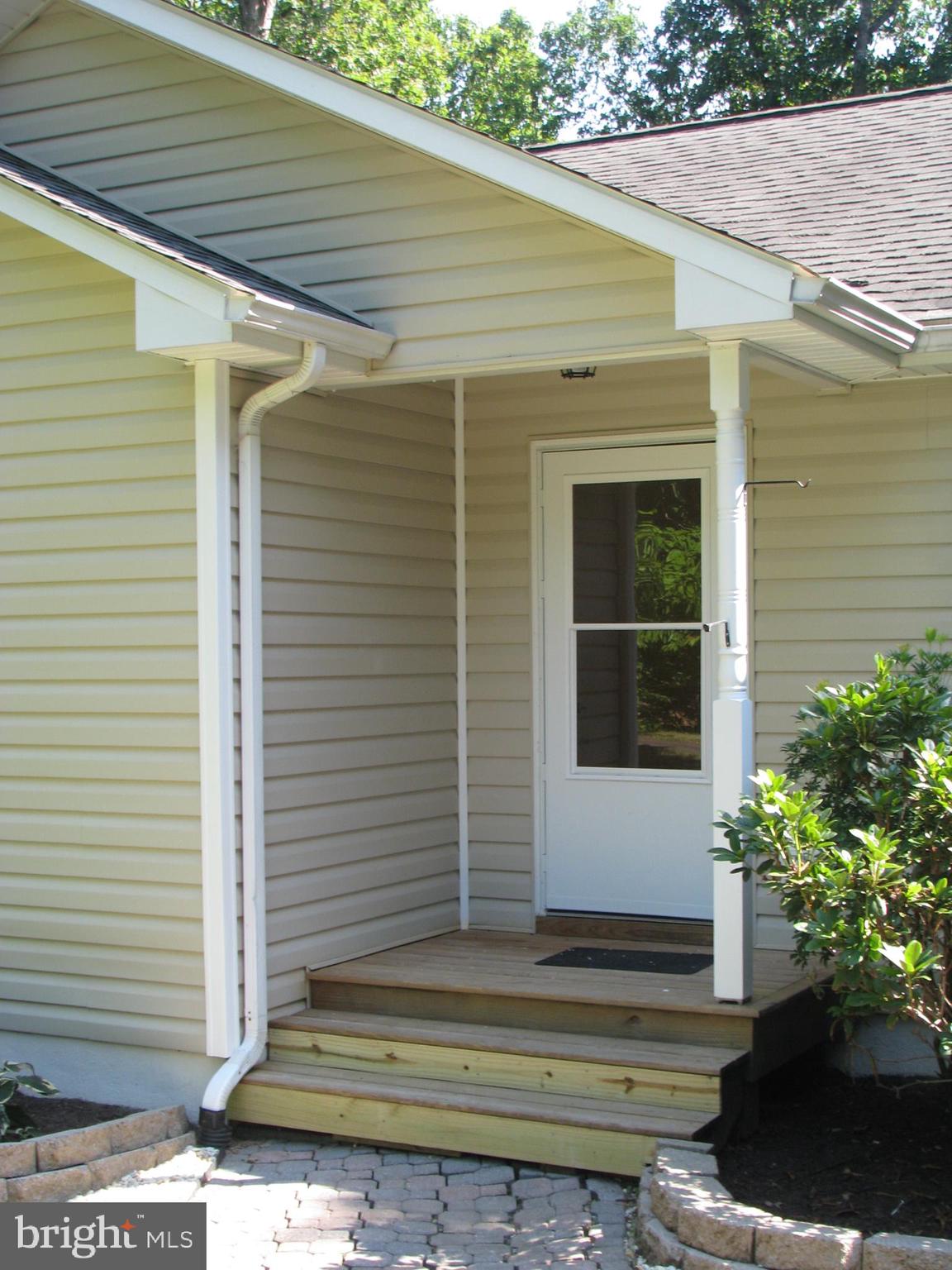 28434 Walnut Ridge Way Rhoadesville, VA 22542 - Photo 4 of 37 Covered Front entrance