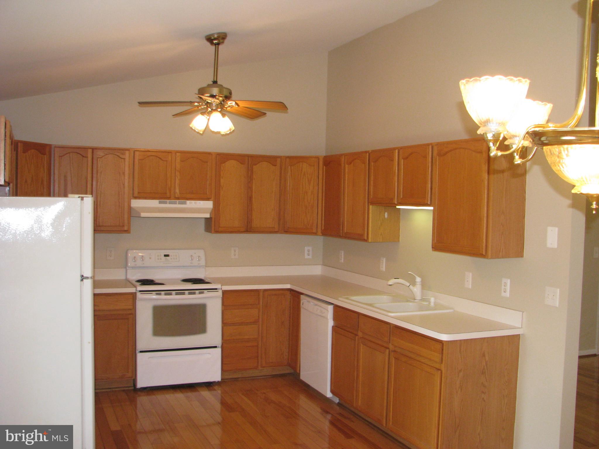 28434 Walnut Ridge Way Rhoadesville, VA 22542 - Photo 8 of 37 Light, bright, clean kitchen