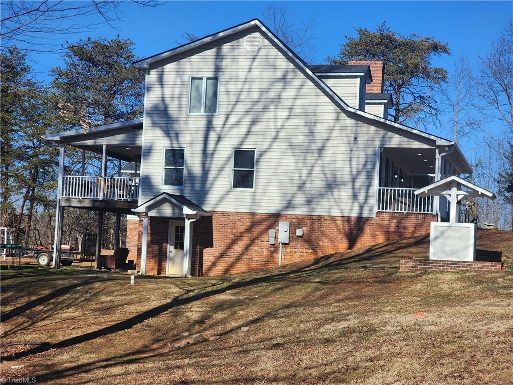 1565 Old Rockford Road Dobson, NC 27017 - Photo 4 of 50 Side Main House