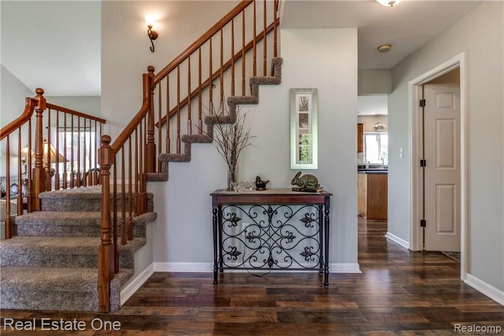 1330 Park Ridge Pointe Grand Blanc, MI 48439 - Photo 2 of 24