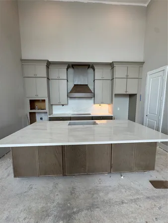 a picture of a book shelf