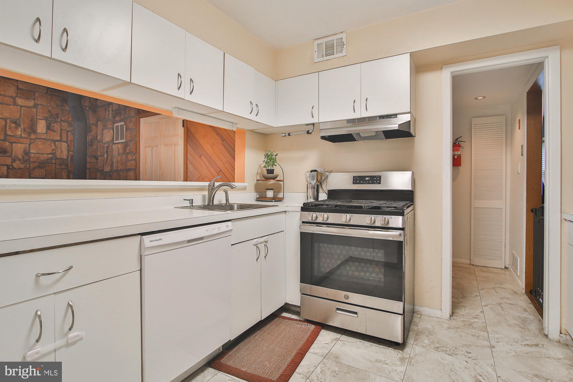 15 Evergreen Road Somerset, NJ 08873 - Photo 12 of 39 Gallery Image 12