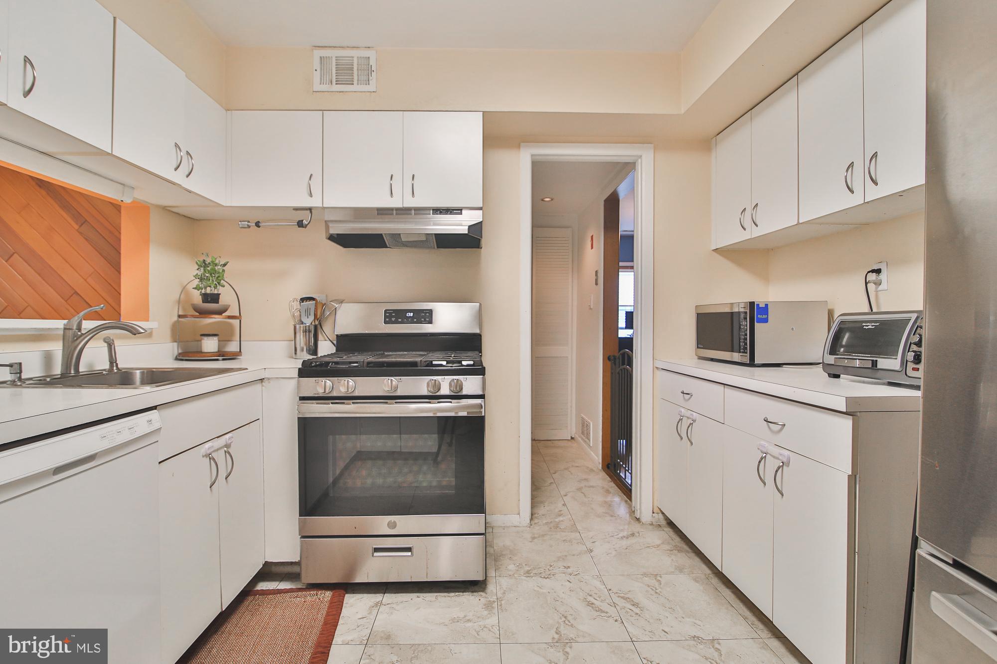 15 Evergreen Road Somerset, NJ 08873 - Photo 13 of 39 Gallery Image 13