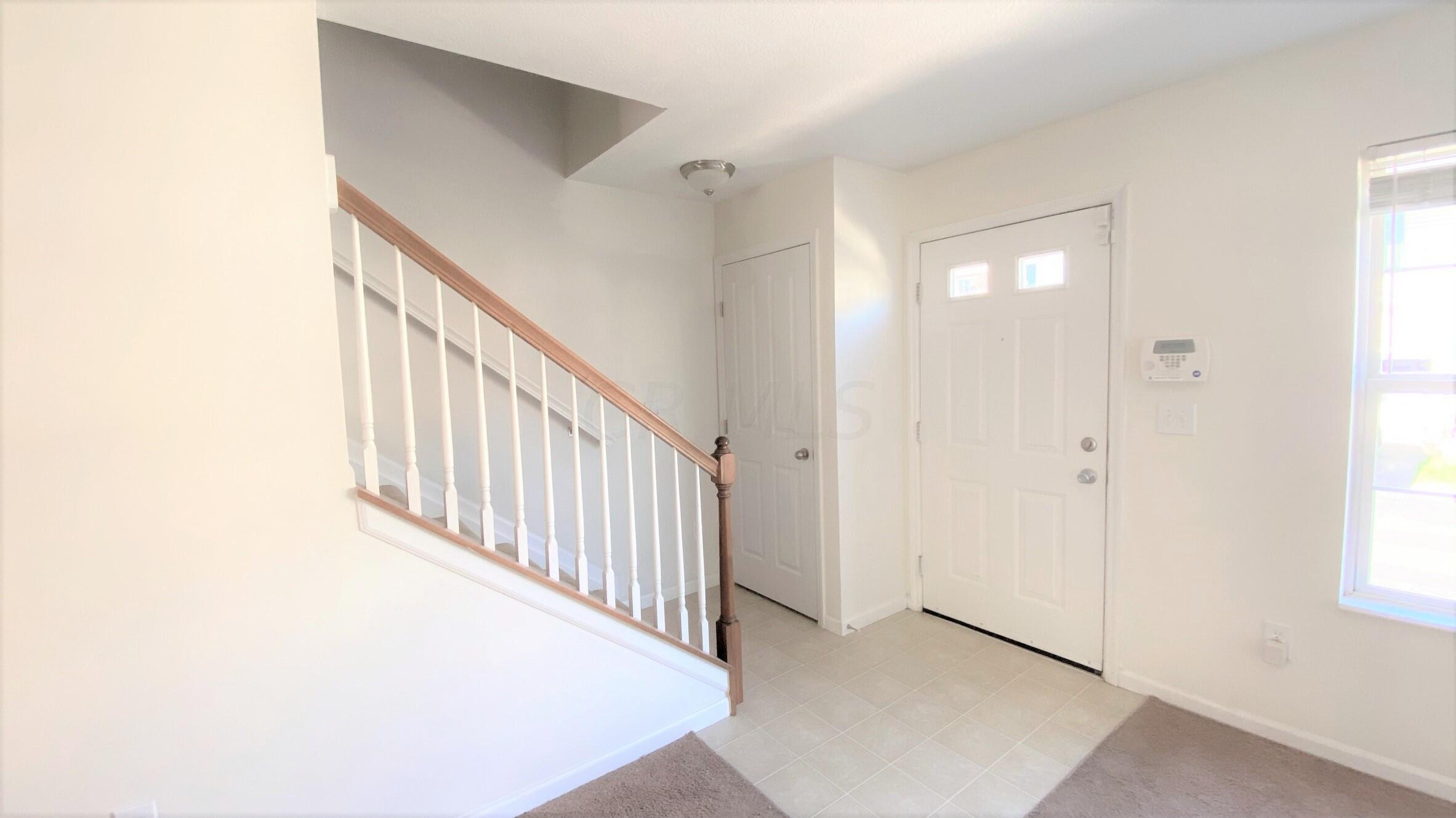 8304 Bruntsfield Road Columbus, OH 43235 - Photo 3 of 43