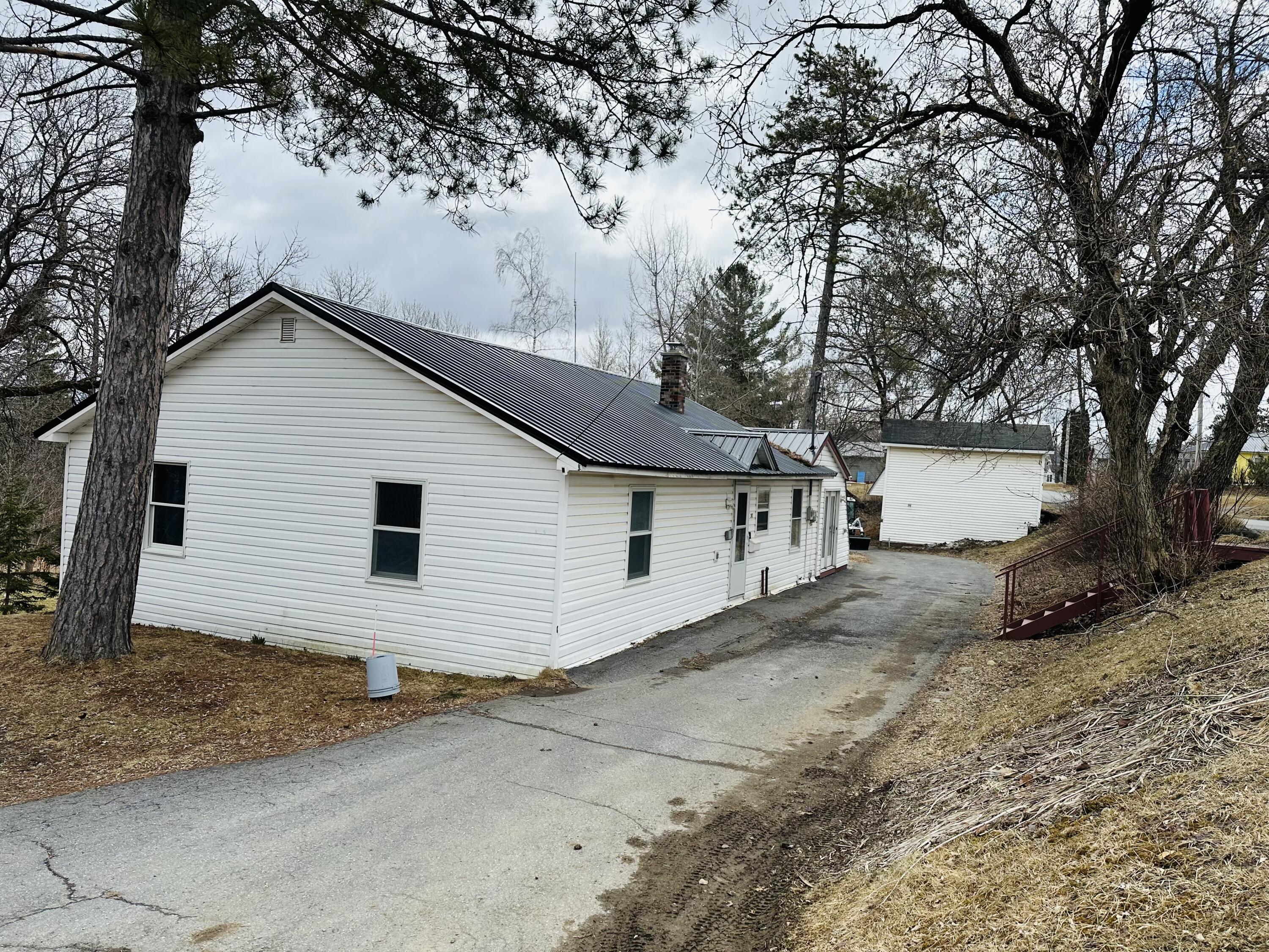 37 Spring Street Caribou, ME 04736 - Photo 4 of 42 IMG_4078