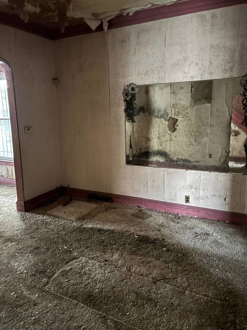 7007 South Ada Street Chicago, IL 60636 - Photo 17 of 22 a view of water heater room