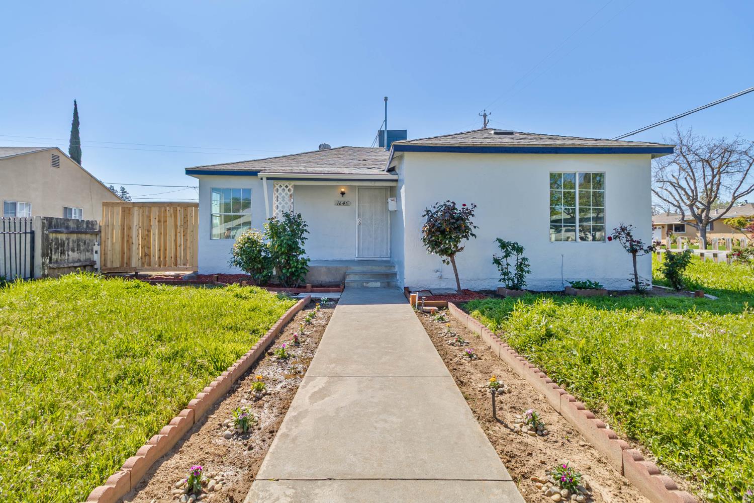 1645 West Fountain Way Fresno, CA 93705 - Photo 11 of 51