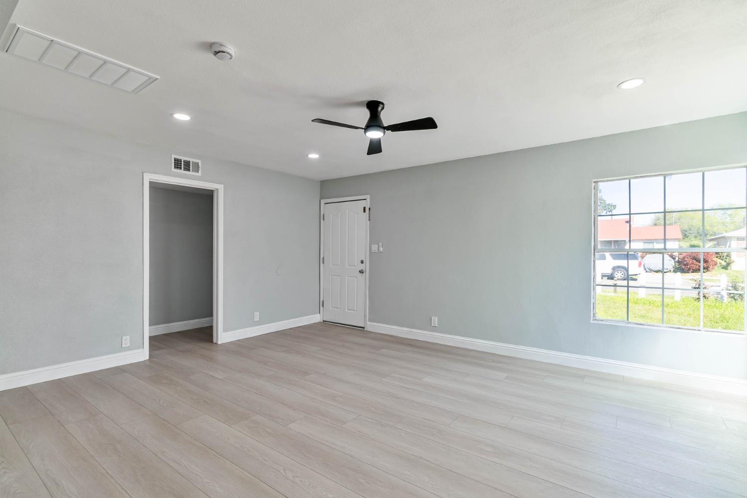 1645 West Fountain Way Fresno, CA 93705 - Photo 25 of 51