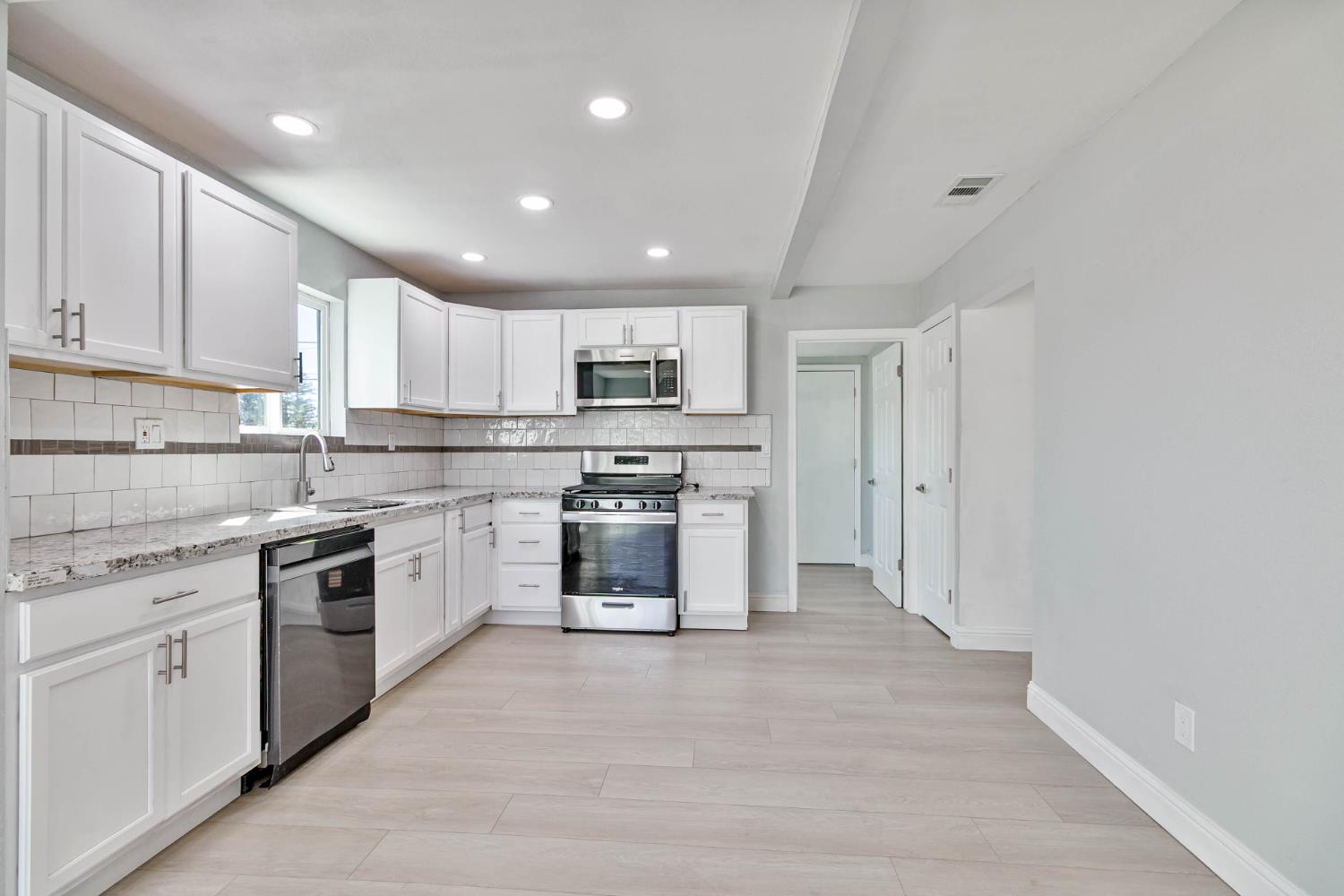 1645 West Fountain Way Fresno, CA 93705 - Photo 29 of 51