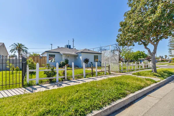 $459,000 | 1645 West Fountain Way, Fresno, CA 93705