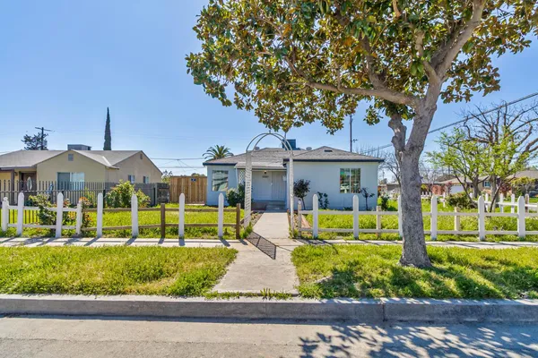 $459,000 | 1645 West Fountain Way, Fresno, CA 93705