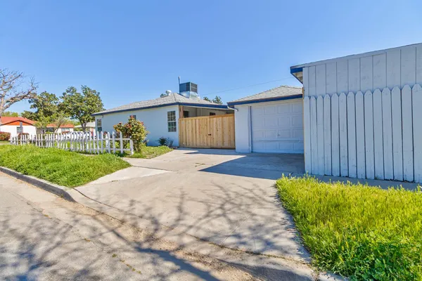 $459,000 | 1645 West Fountain Way, Fresno, CA 93705