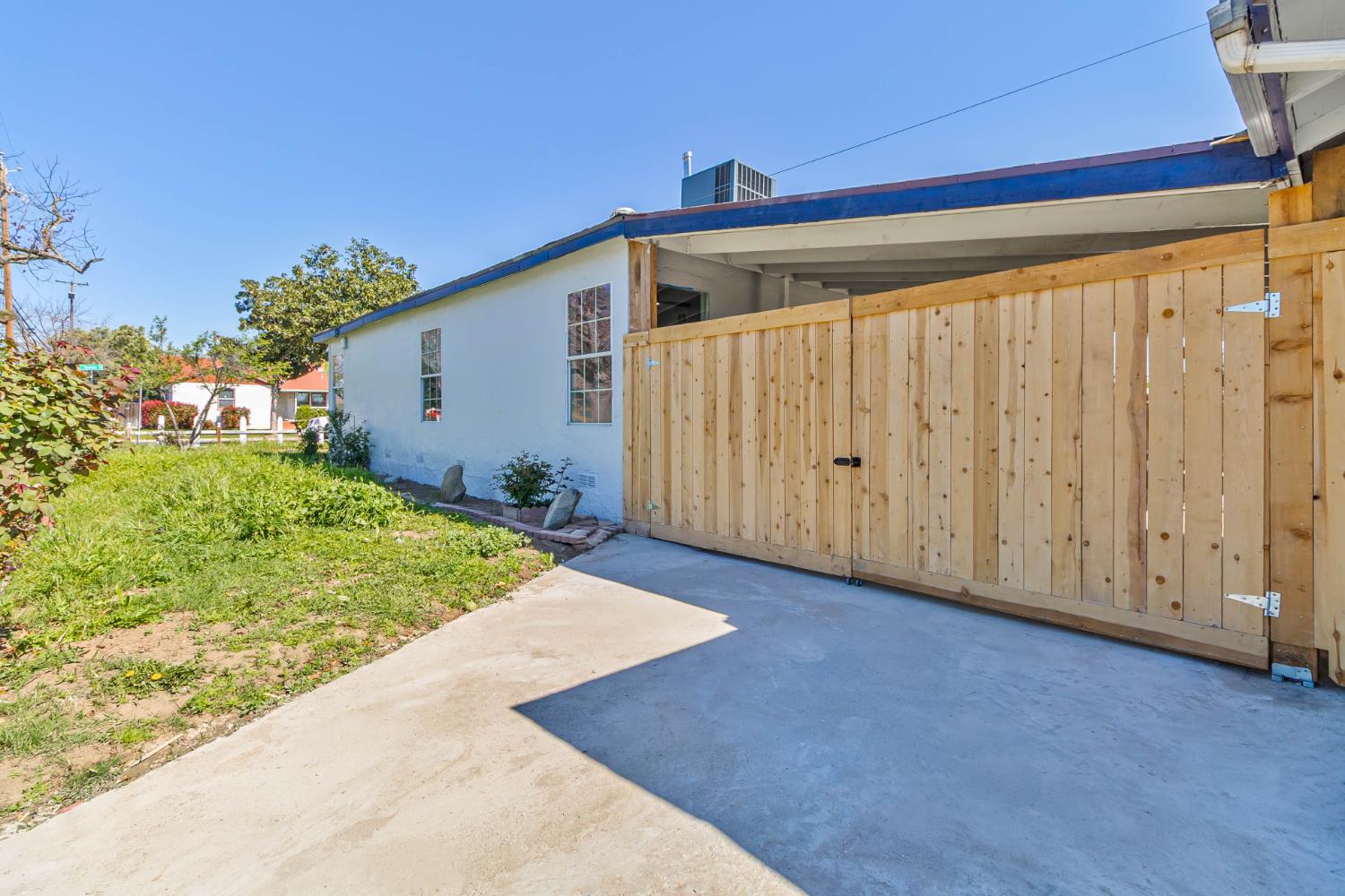 1645 West Fountain Way Fresno, CA 93705 - Photo 8 of 51