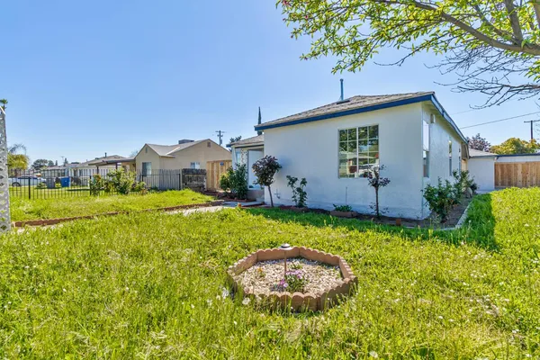 $459,000 | 1645 West Fountain Way, Fresno, CA 93705