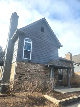 $2,300 | 43 Foxcroft Road, Unit 135, Naperville, IL 60565