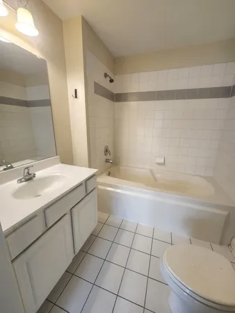 $2,300 | 43 Foxcroft Road, Unit 135, Naperville, IL 60565