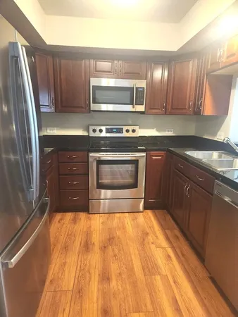 $2,300 | 43 Foxcroft Road, Unit 135, Naperville, IL 60565