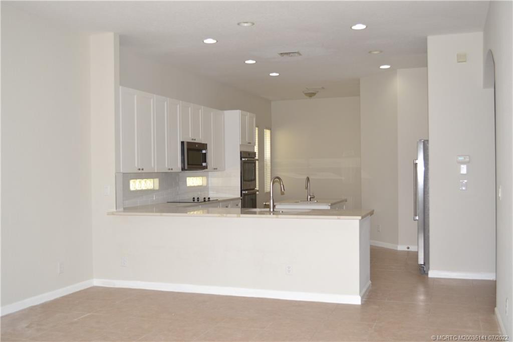 5052 Southeast Graham Drive Stuart, FL 34997 - Photo 11 of 46
