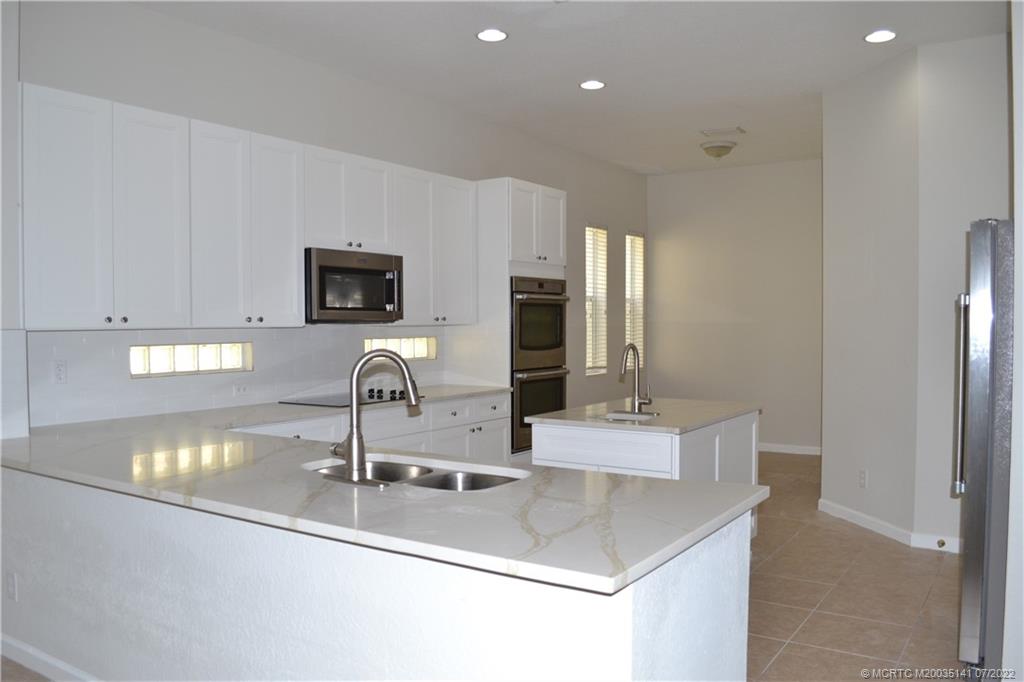 5052 Southeast Graham Drive Stuart, FL 34997 - Photo 12 of 46