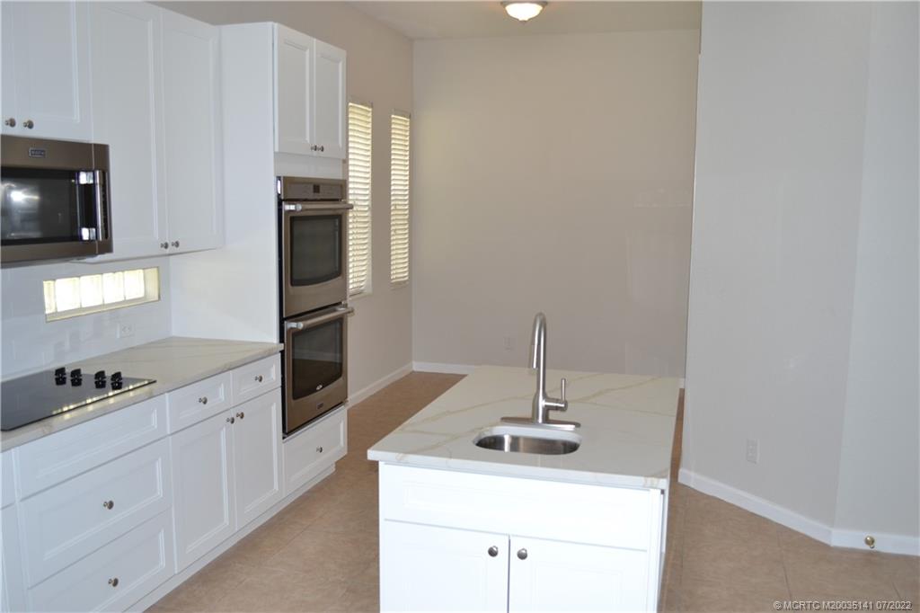 5052 Southeast Graham Drive Stuart, FL 34997 - Photo 13 of 46