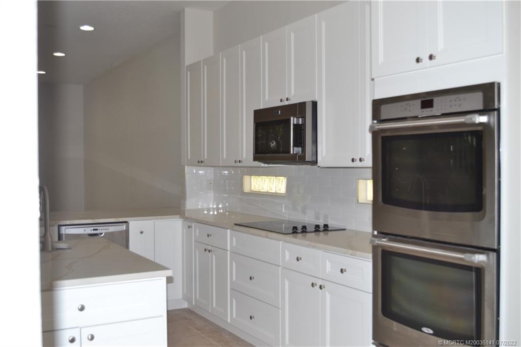 5052 Southeast Graham Drive Stuart, FL 34997 - Photo 9 of 46