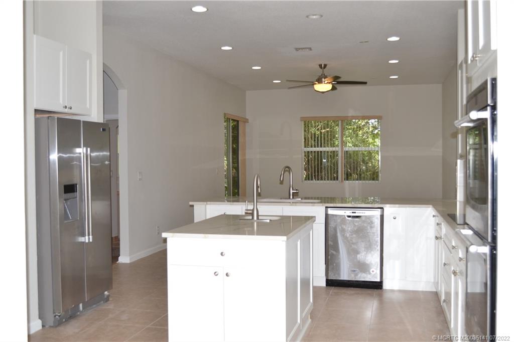 5052 Southeast Graham Drive Stuart, FL 34997 - Photo 10 of 46
