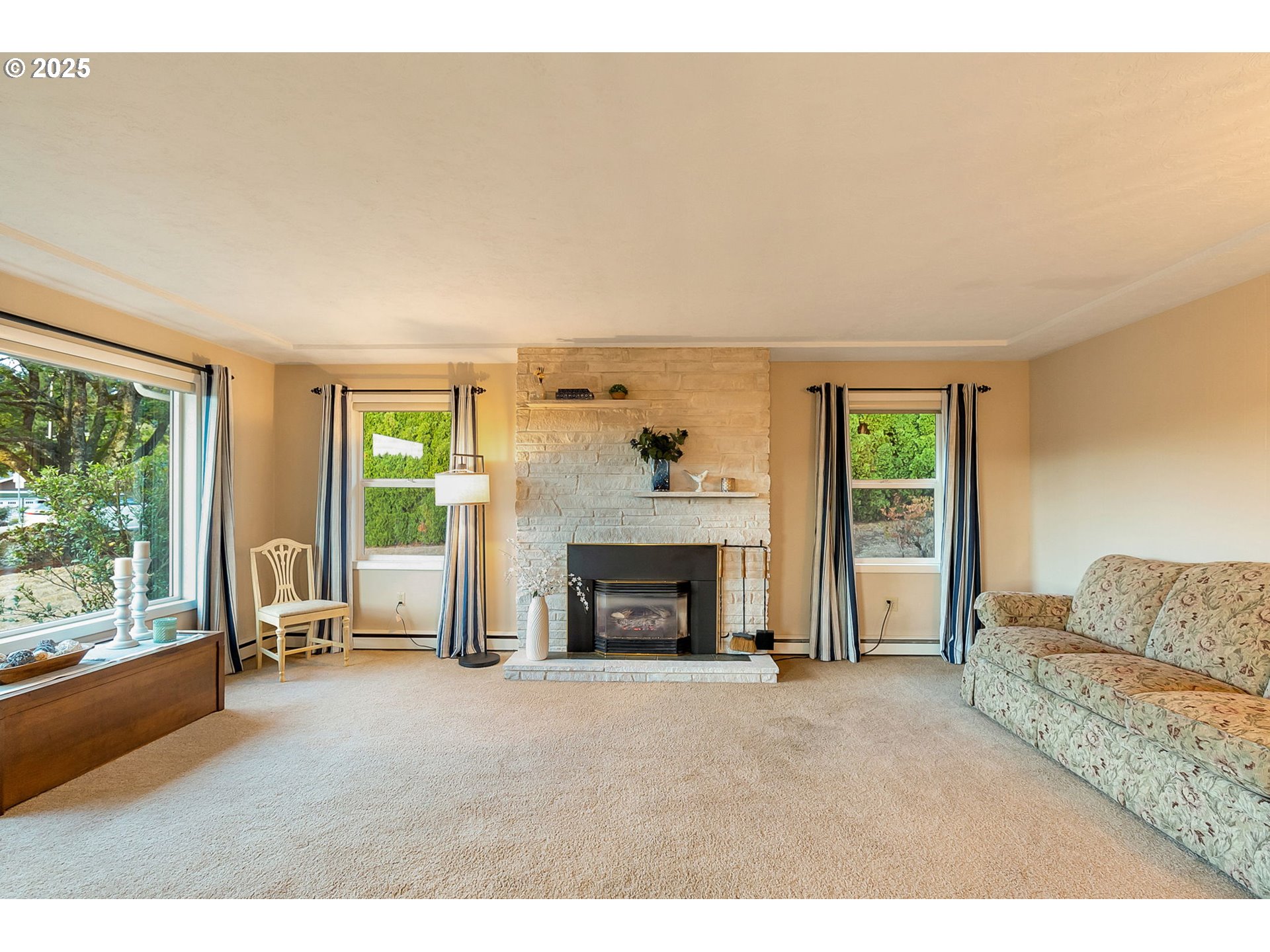 14300 Southeast King Road Happy Valley, OR 97086 - Photo 17 of 46 Living Room