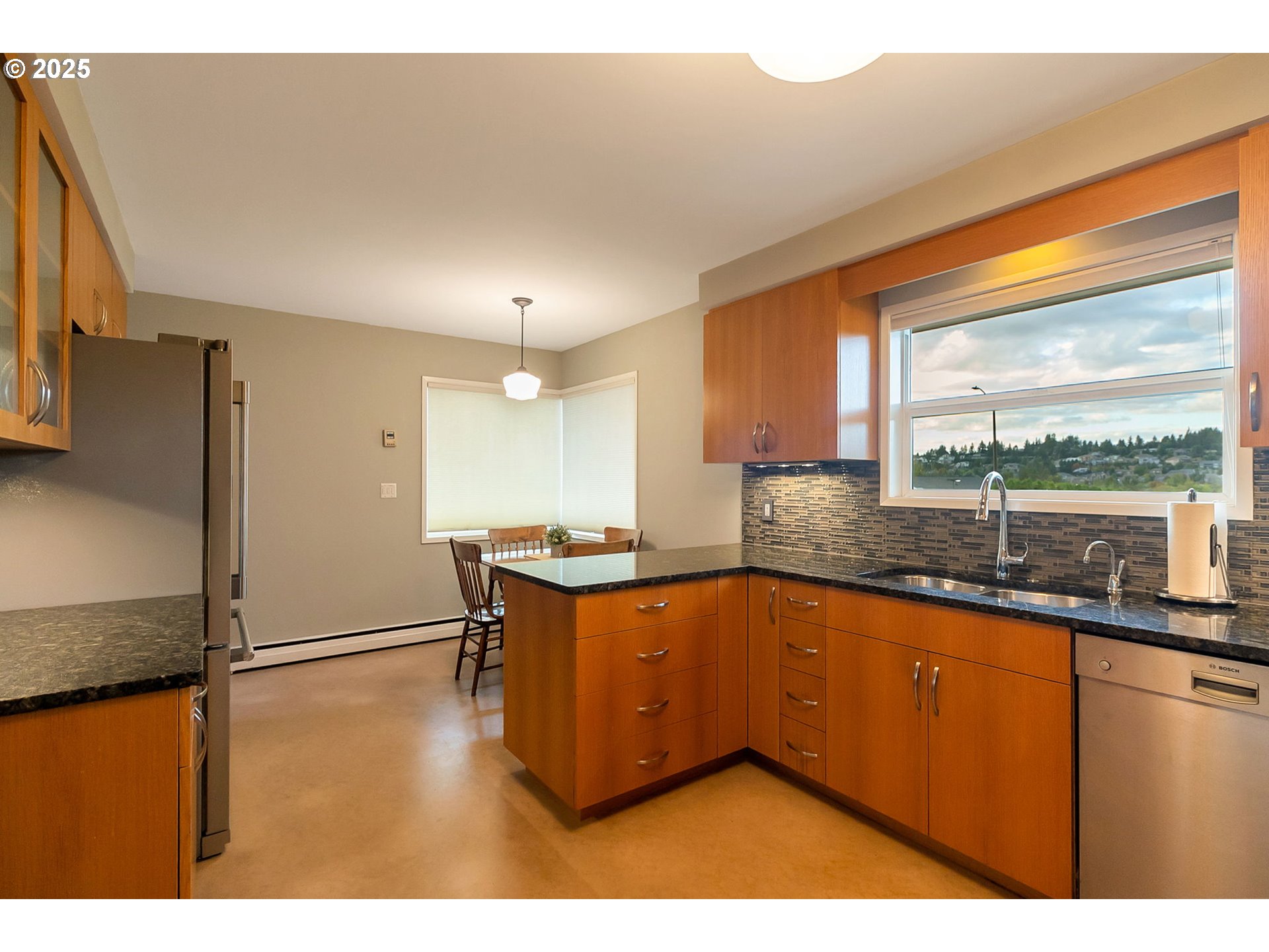 14300 Southeast King Road Happy Valley, OR 97086 - Photo 23 of 46 Kitchen/Nook