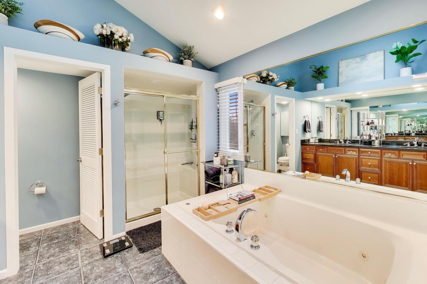 22 Rodeo Drive Burr Ridge, IL 60527 - Photo 21 of 46 a spacious bathroom with a tub sink and shower