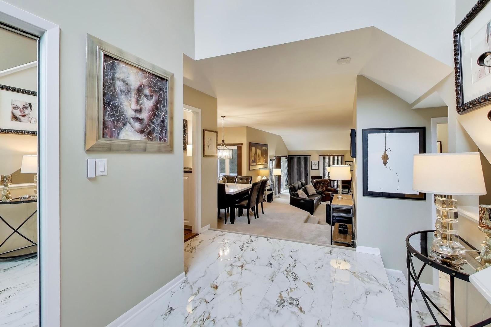 22 Rodeo Drive Burr Ridge, IL 60527 - Photo 4 of 46 a view of a livingroom with furniture and workspace