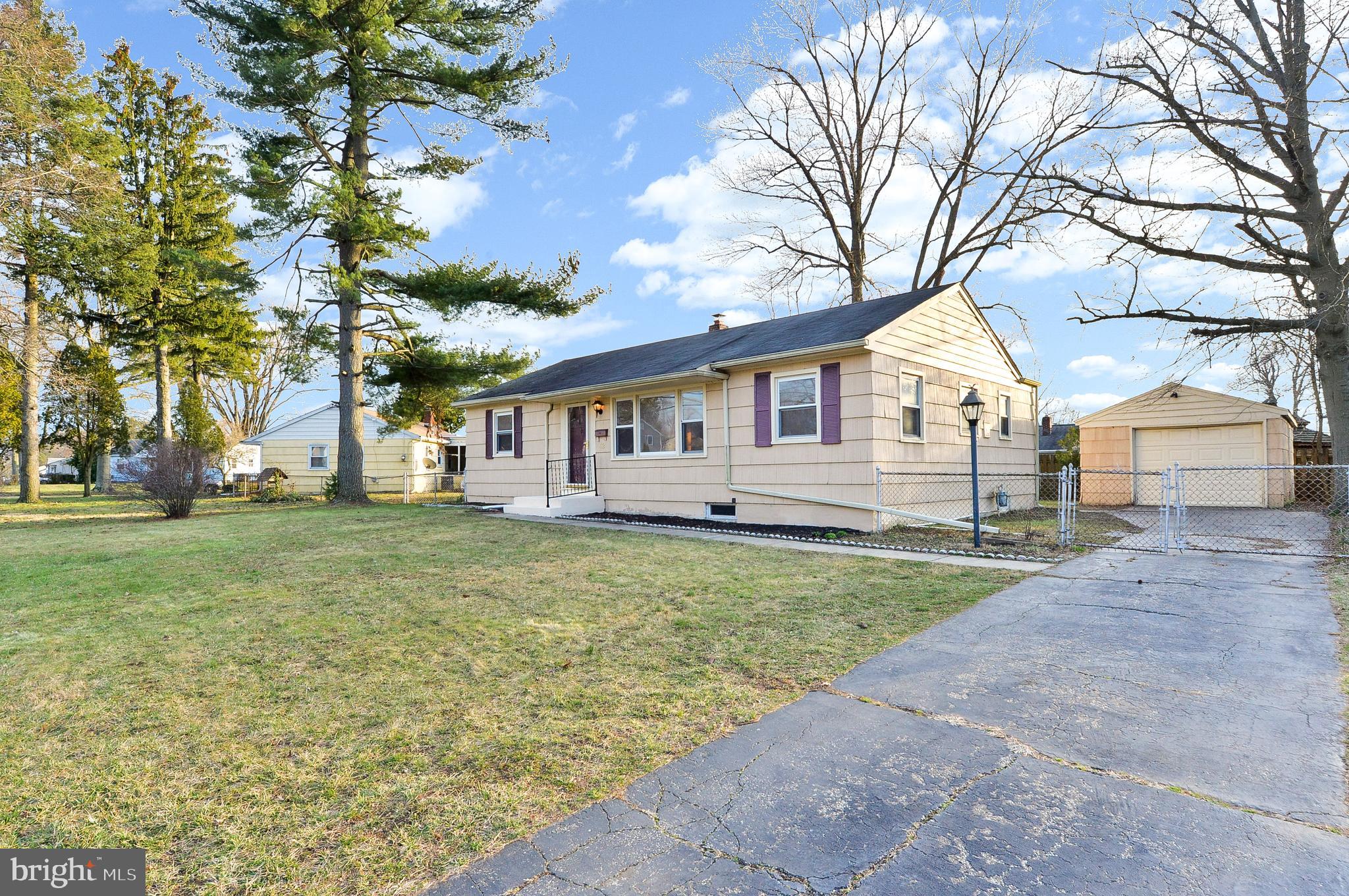 42 Warwick Road Stratford, NJ 08084 - Photo 2 of 26