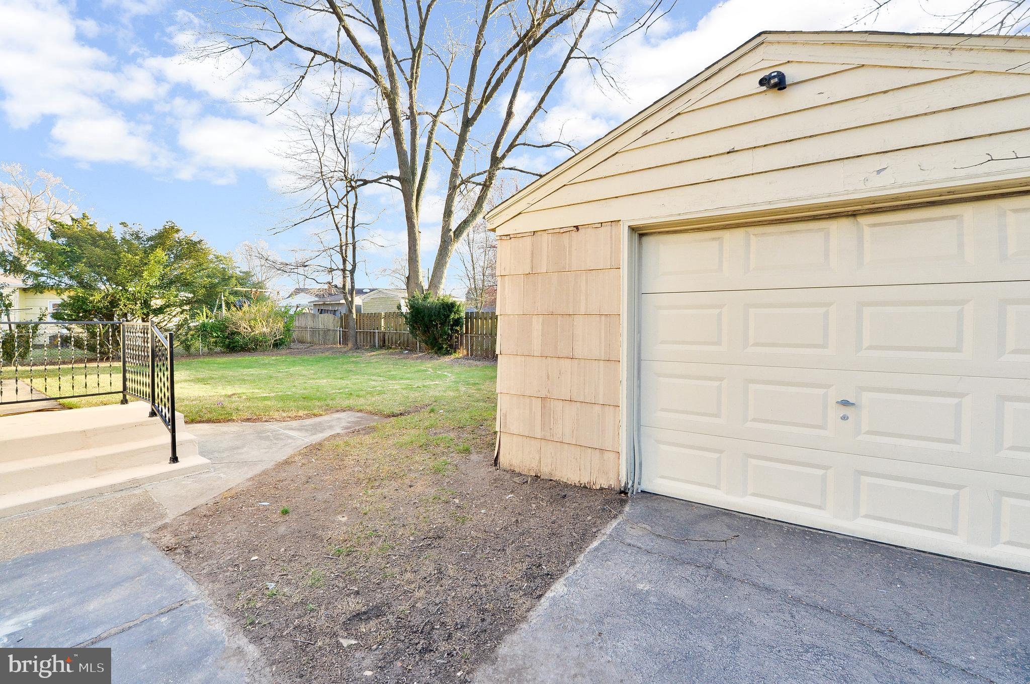 42 Warwick Road Stratford, NJ 08084 - Photo 3 of 26