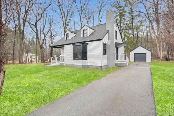 $439,000 | 5 Sherwood Place, Hyde Park, NY 12538