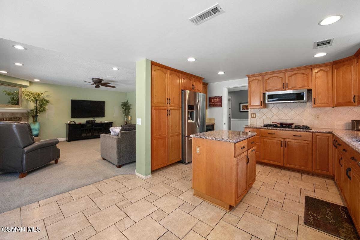 3085 Klamath Avenue Simi Valley, CA 93063 - Photo 13 of 41 3085Klamath-13