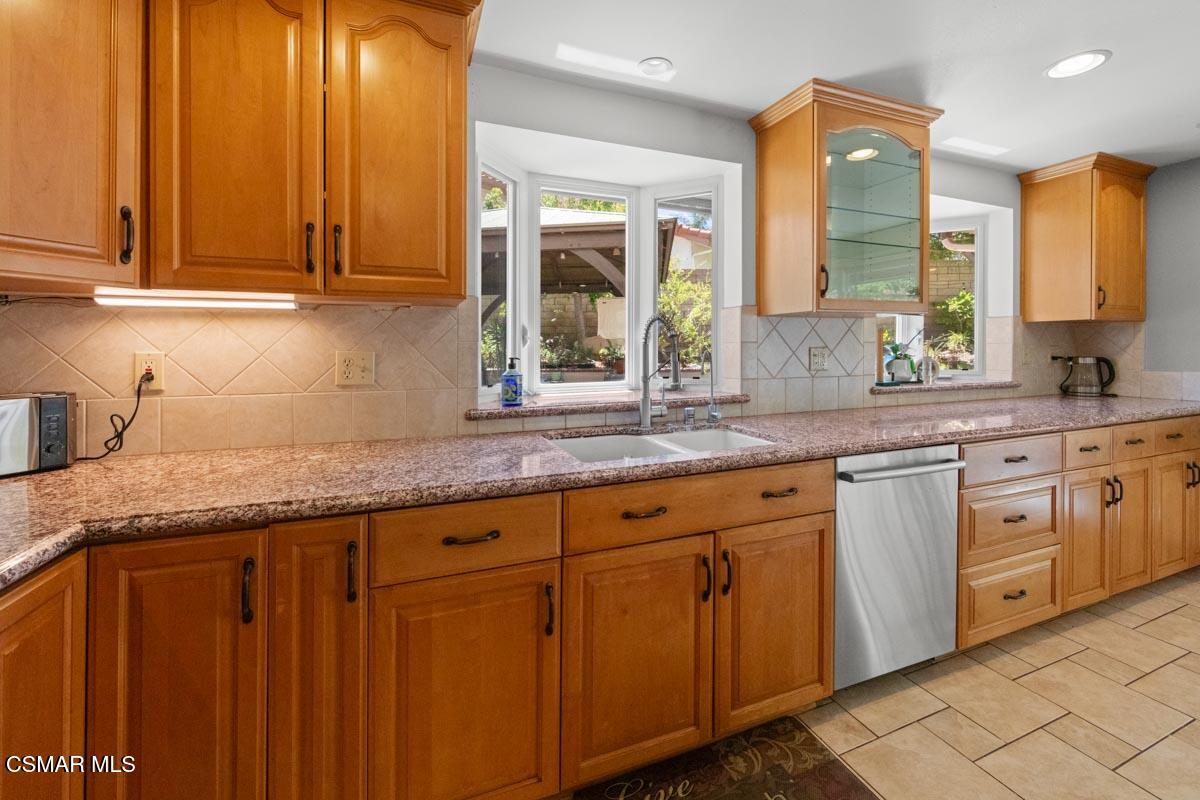 3085 Klamath Avenue Simi Valley, CA 93063 - Photo 15 of 41 3085Klamath-15