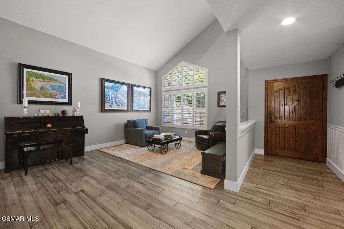 3085 Klamath Avenue Simi Valley, CA 93063 - Photo 6 of 41 3085Klamath-6