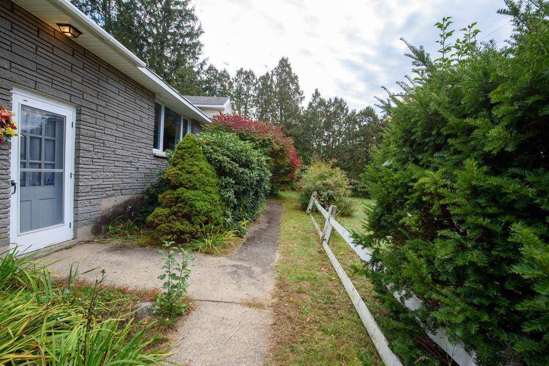 705 Loeber Road Schenectady, NY 12303 - Photo 3 of 25 Photo 3