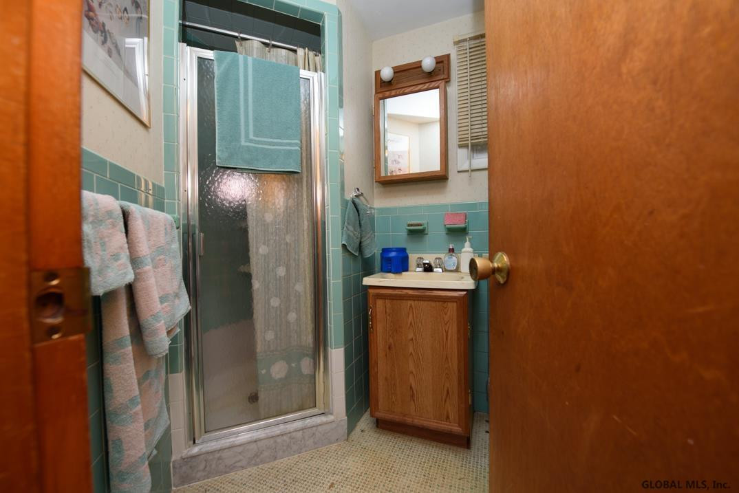 705 Loeber Road Schenectady, NY 12303 - Photo 5 of 25 Photo 5