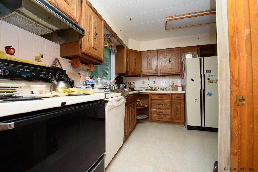 705 Loeber Road Schenectady, NY 12303 - Photo 8 of 25 Photo 8