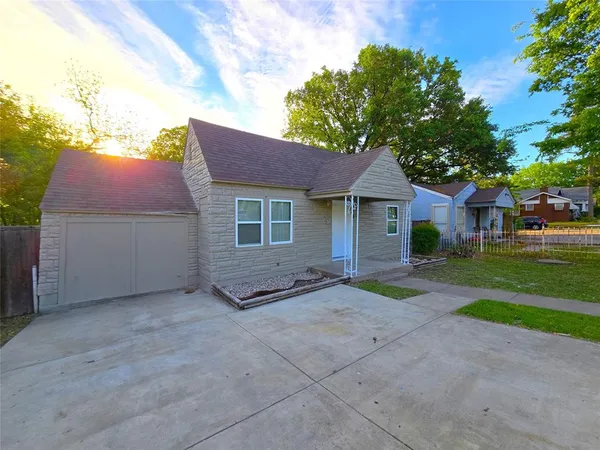 $2,300 | 2126 Ramsey Avenue, Dallas, TX 75216