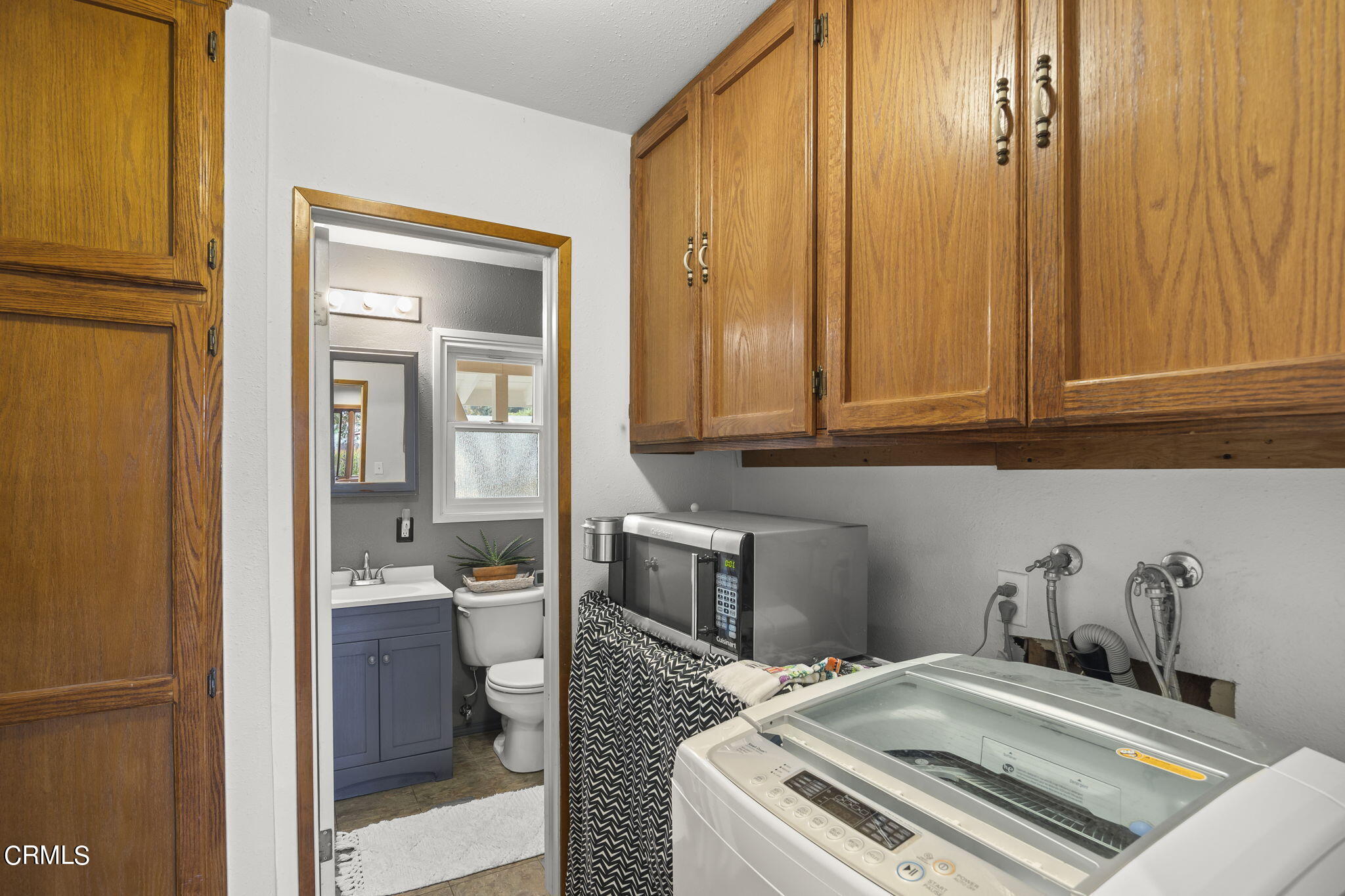 1402 Meadowbrook Road Ojai, CA 93023 - Photo 23 of 31 a view of bathroom with dual sinks