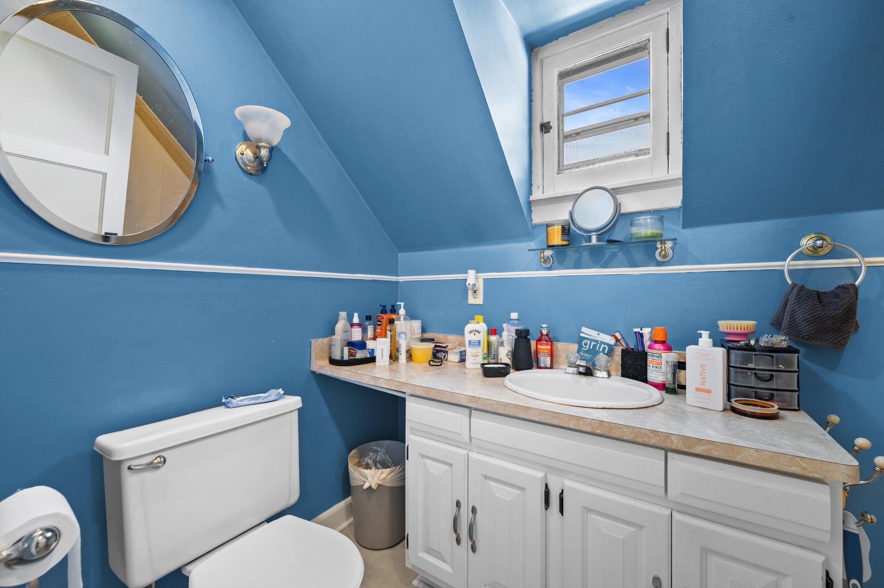3349 North 92nd Street Milwaukee, WI 53222 - Photo 25 of 27 Upper Bath
