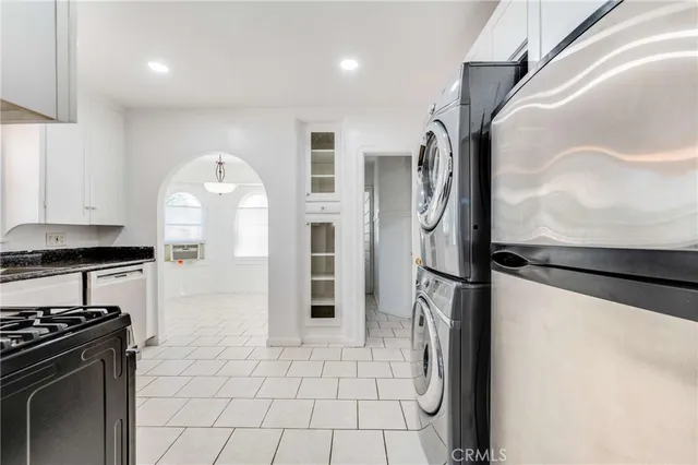 $3,595 | 496 East 52nd Street, Long Beach, CA 90805