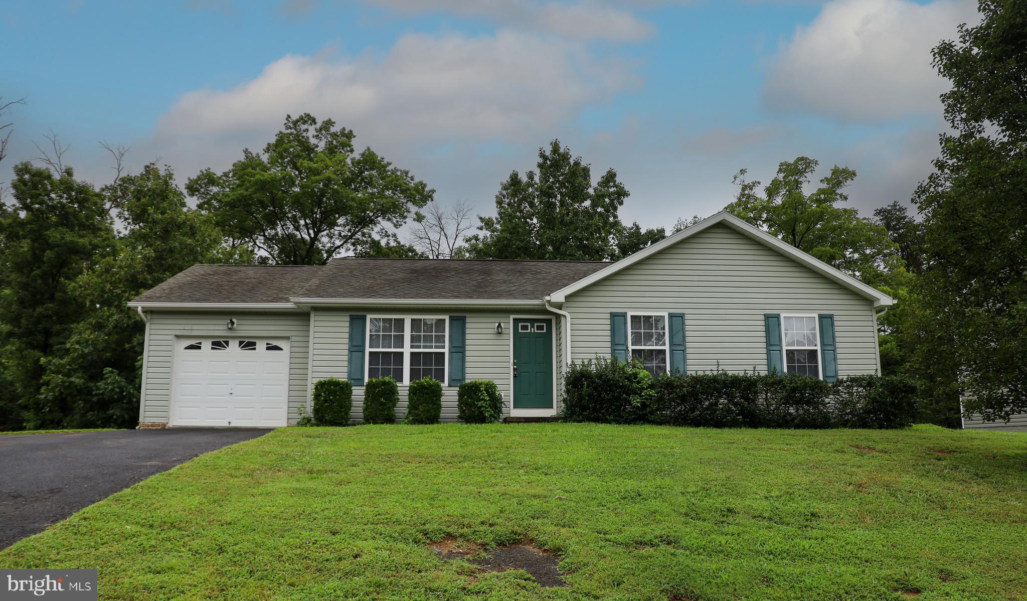 a view of a house with backyard and garden