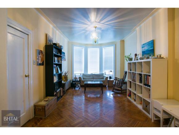 912 Eastern Parkway Brooklyn, NY 11213 - Photo 4 of 11 Living Room